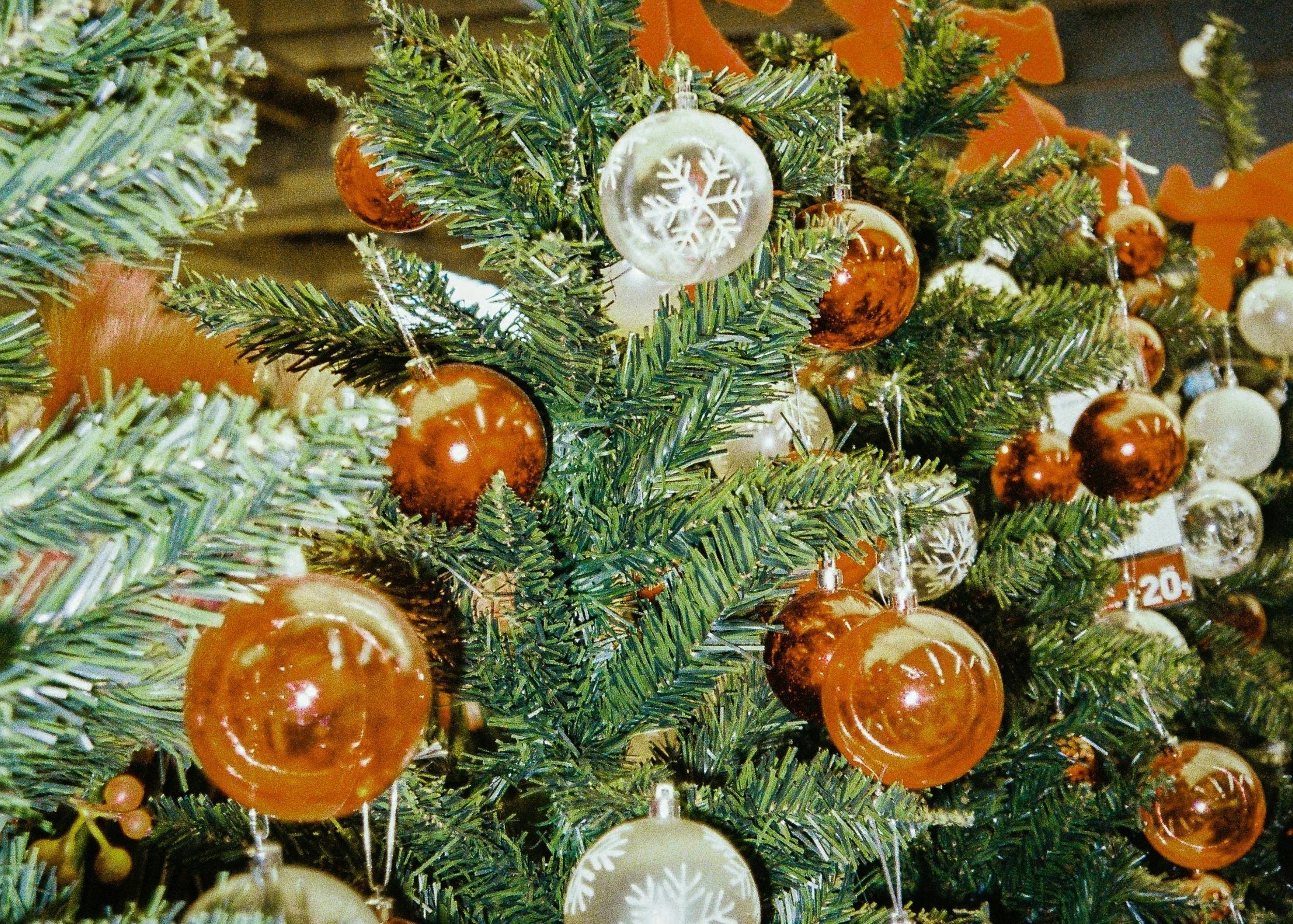Non-Alcoholic Christmas Drinks & Hosting Tips for a Festive Season (Minus the Hangover)